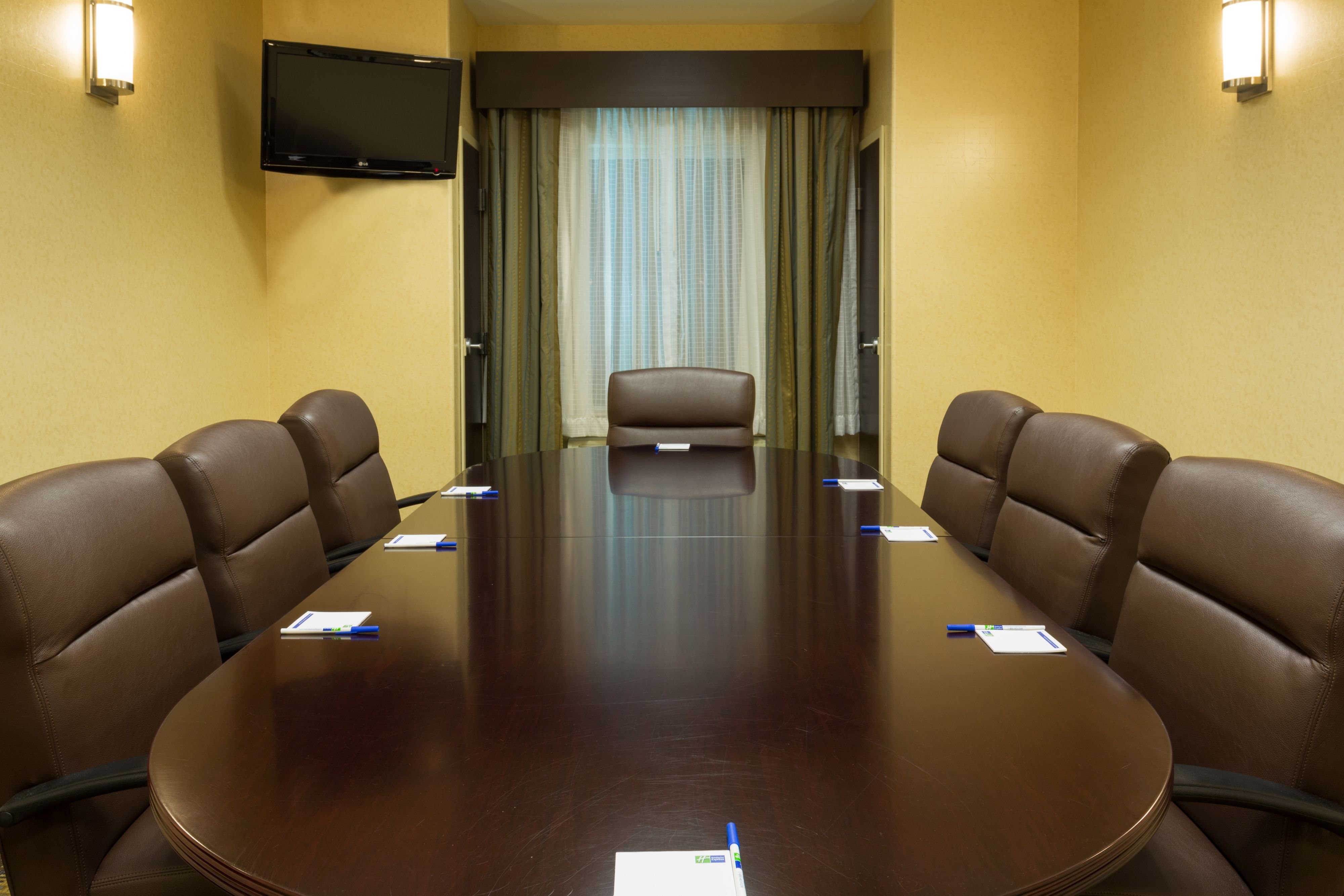 holiday inn express and suites moultrie by ihg