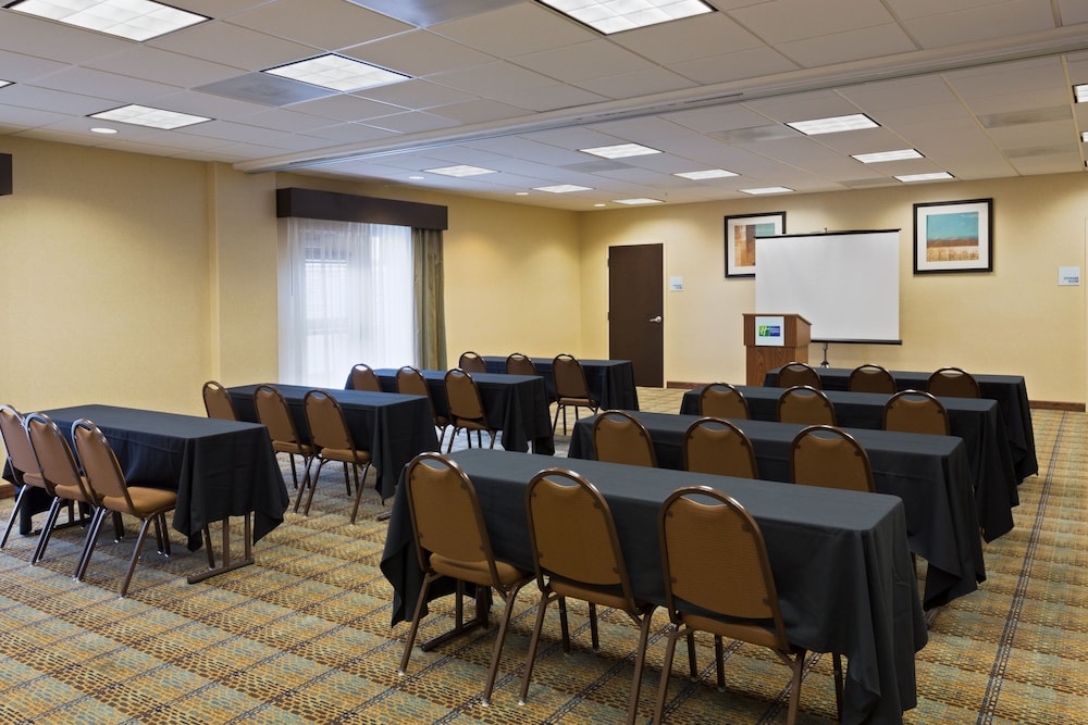 holiday inn express and suites moultrie by ihg