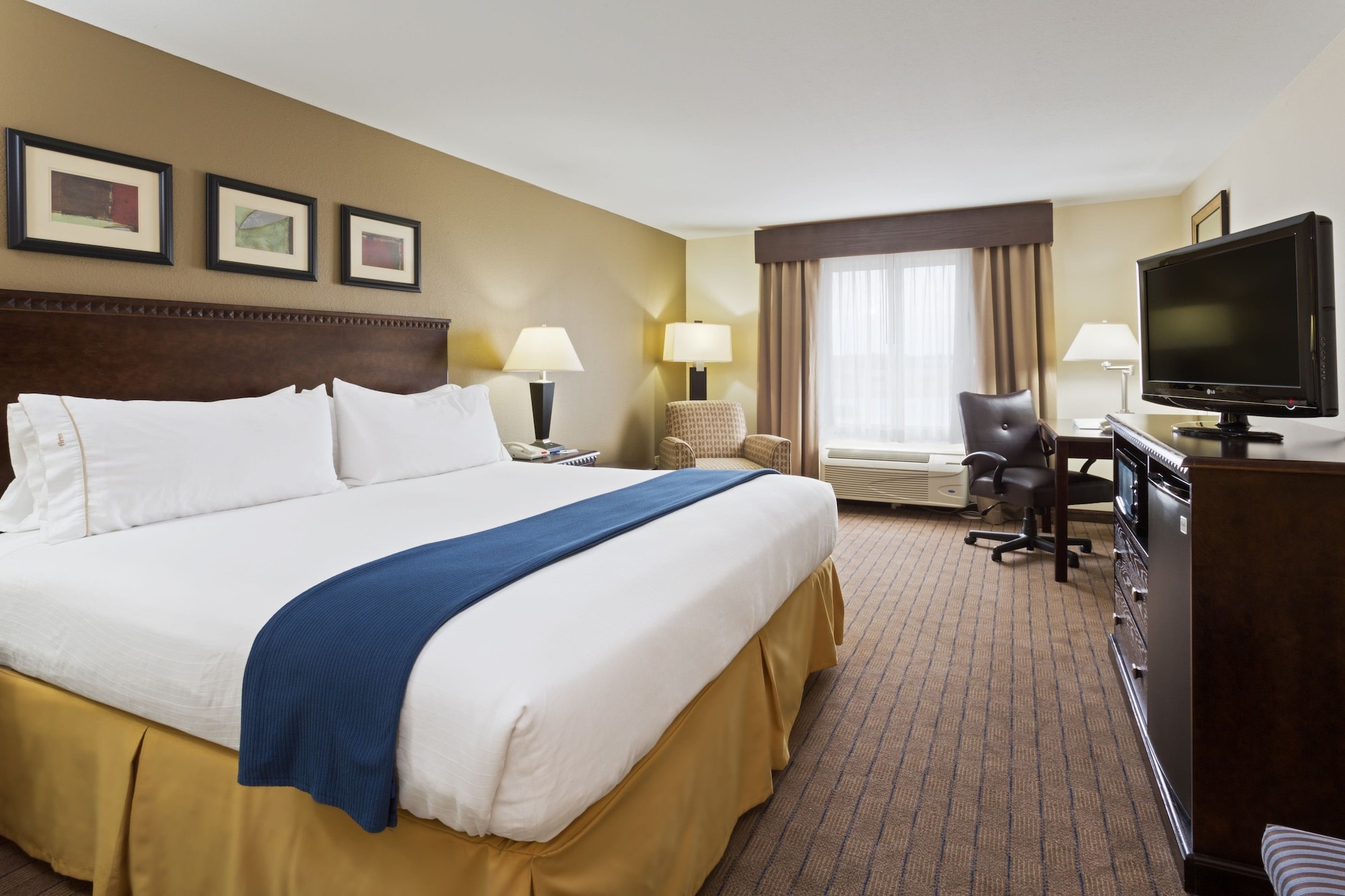 holiday inn express and suites moultrie by ihg
