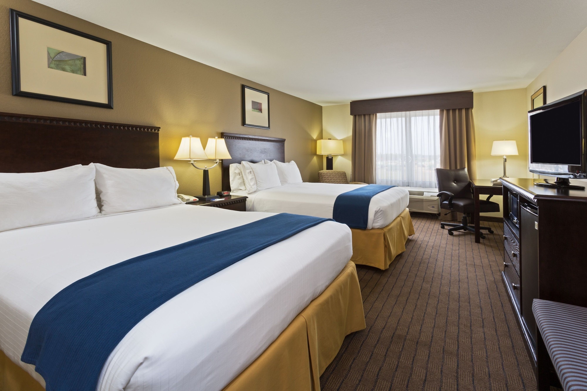 holiday inn express and suites moultrie by ihg
