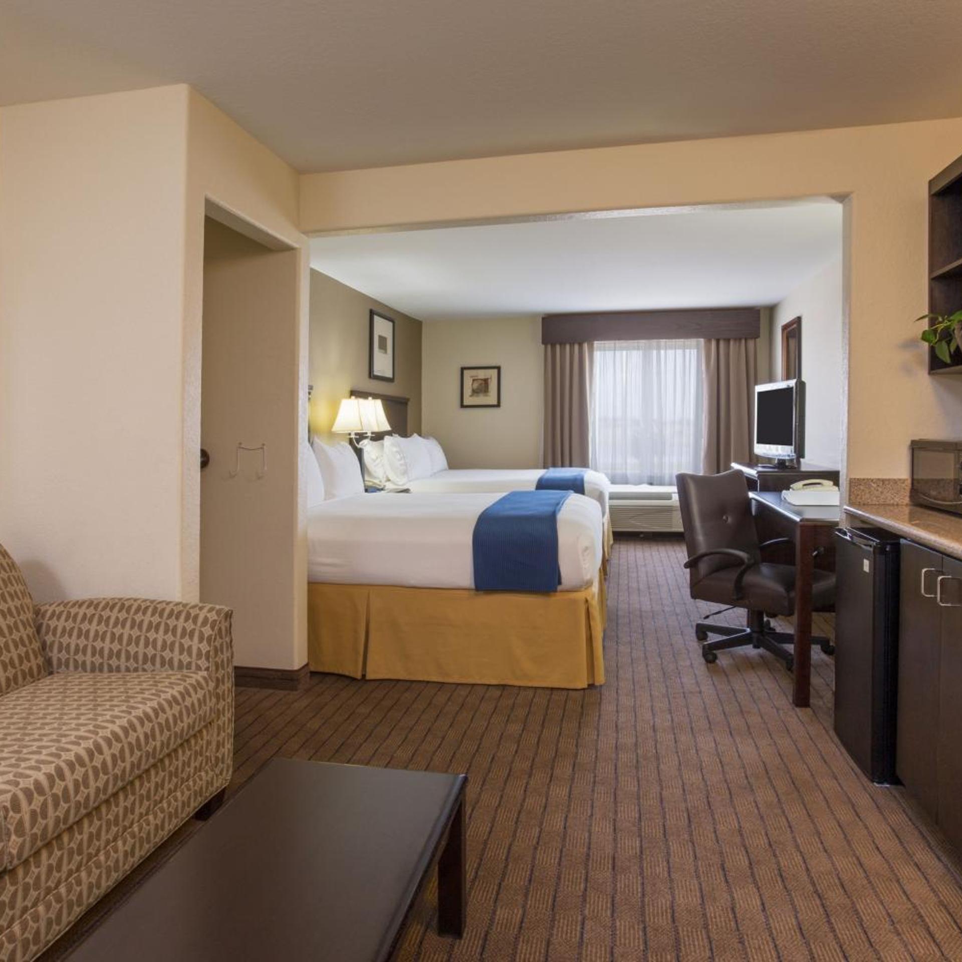 holiday inn express and suites moultrie by ihg