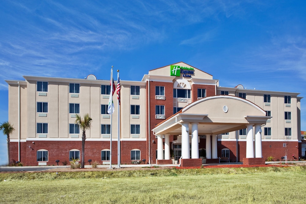 holiday inn express and suites moultrie by ihg