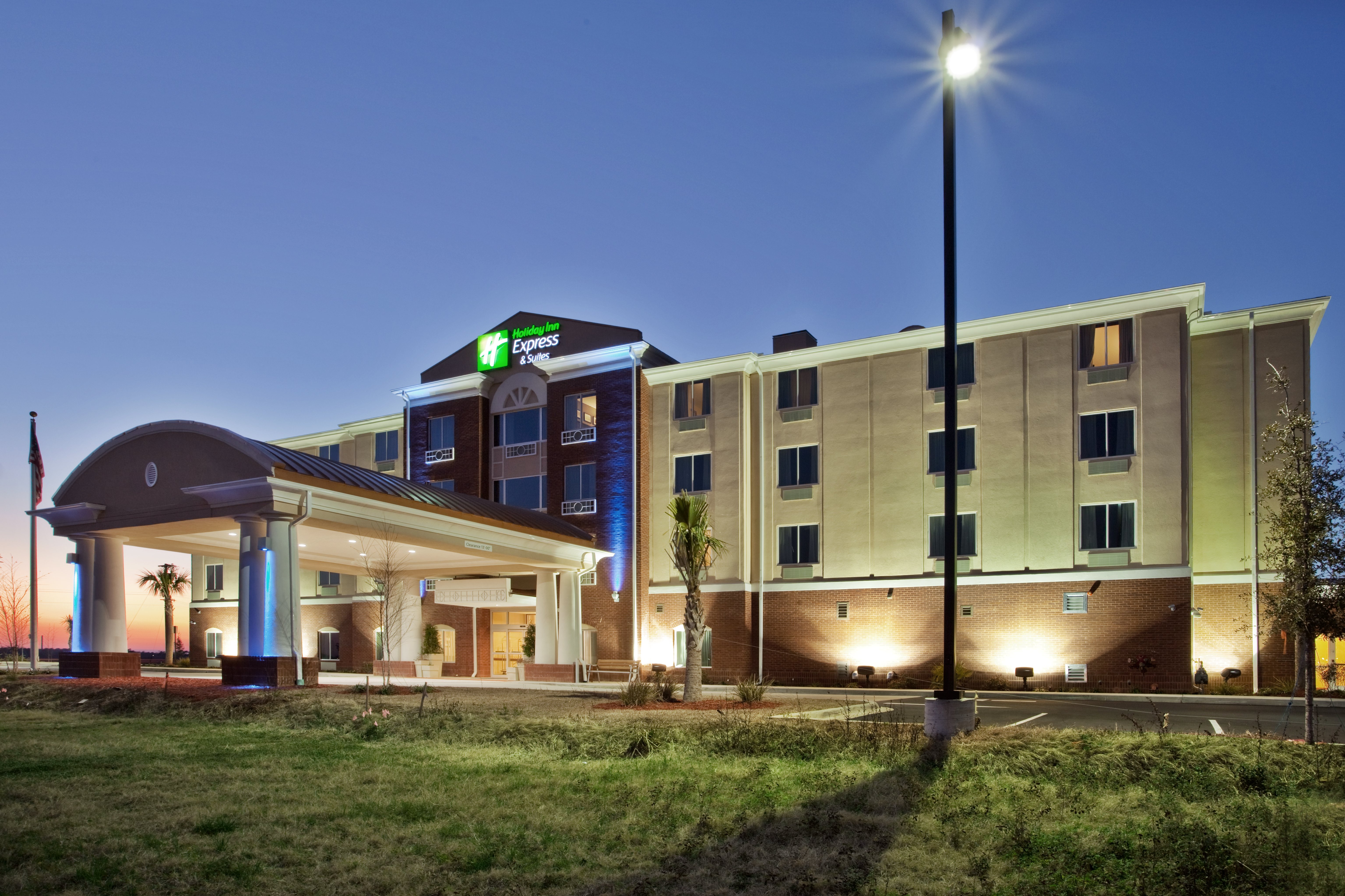 holiday inn express and suites moultrie by ihg