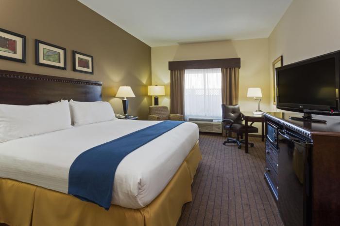 holiday inn express and suites moultrie by ihg
