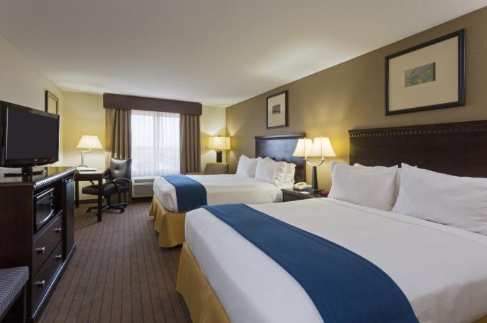 holiday inn express and suites moultrie by ihg
