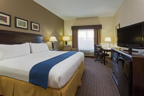 holiday inn express and suites moultrie by ihg