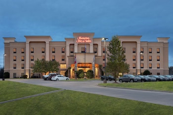 hampton inn and suites pine bluff