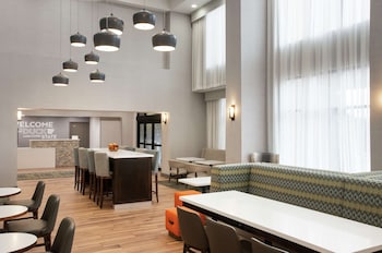 hampton inn and suites pine bluff