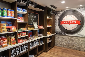 hampton inn and suites pine bluff