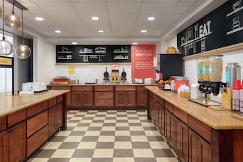 hampton inn and suites pine bluff