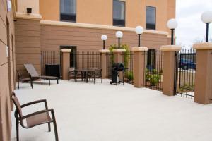 hampton inn and suites pine bluff