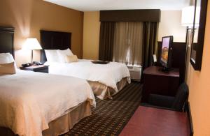 hampton inn and suites pine bluff