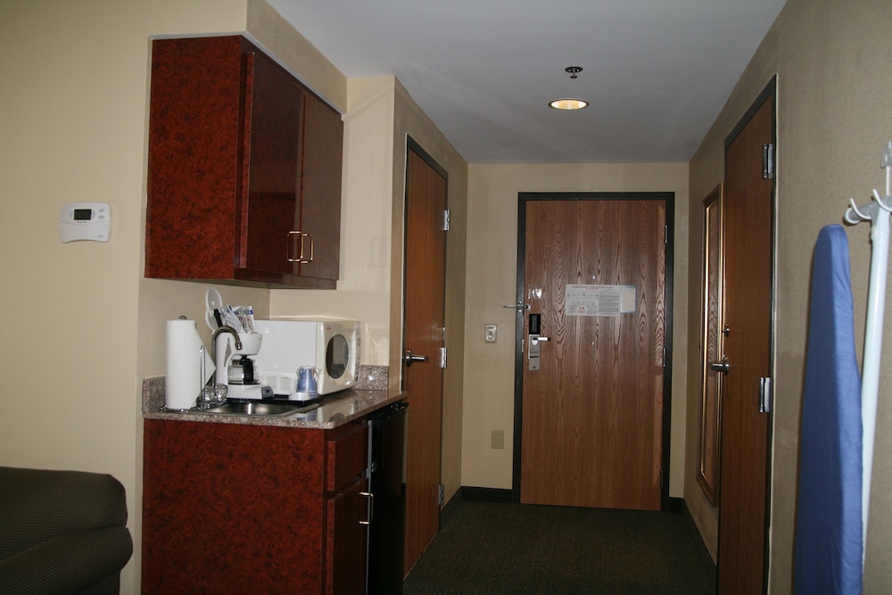 holiday inn express and suites grenada by ihg
