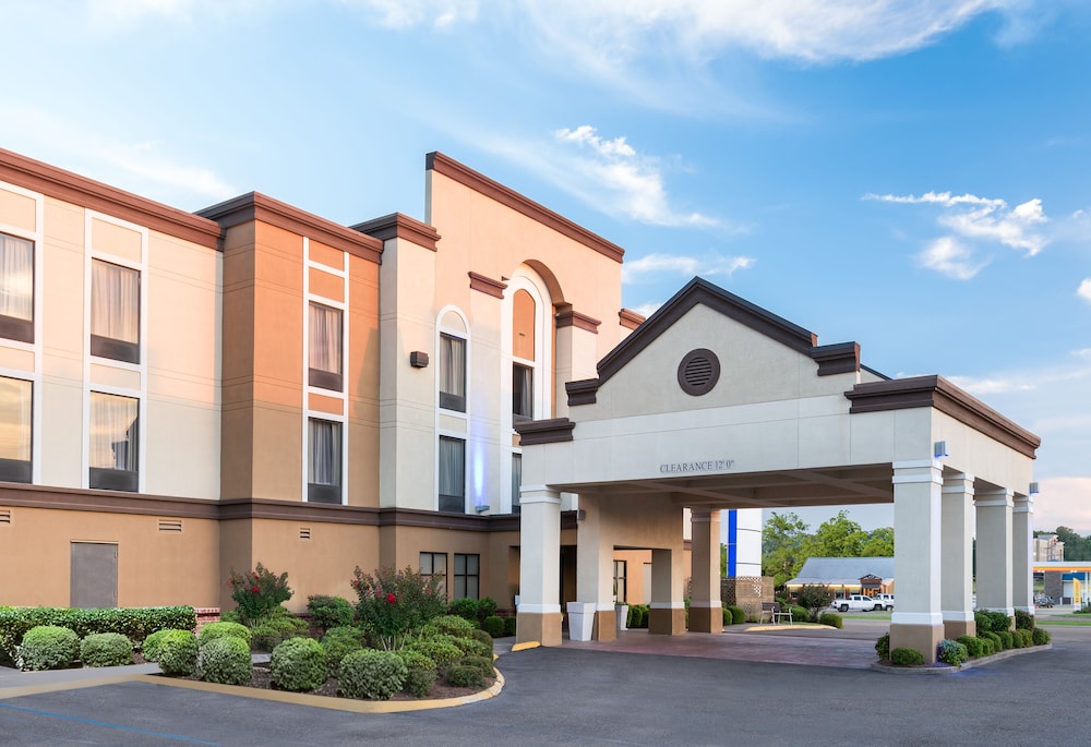 holiday inn express and suites grenada by ihg