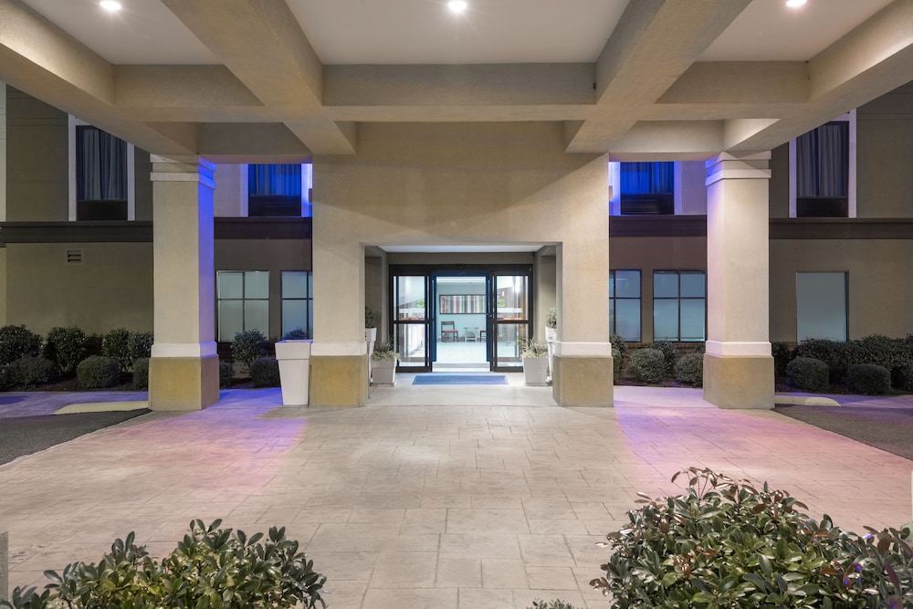 holiday inn express and suites grenada by ihg