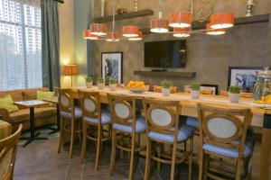 hampton inn and suites wiggins