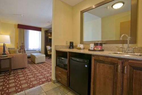 hampton inn and suites wiggins