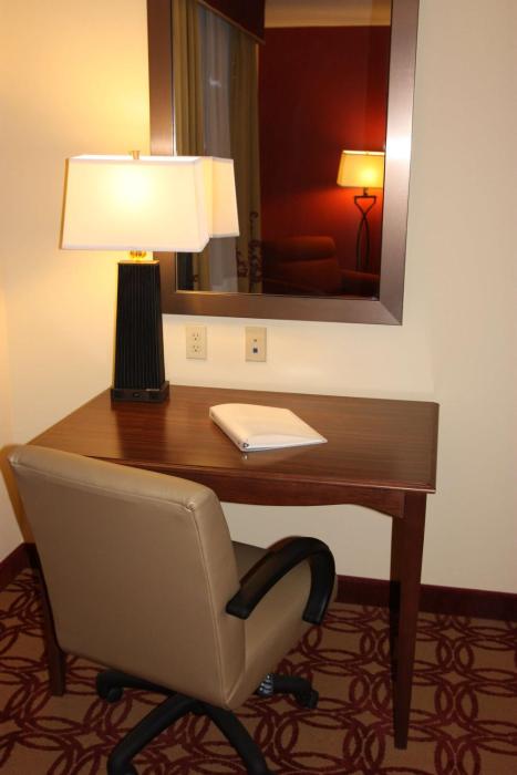 hampton inn and suites wiggins