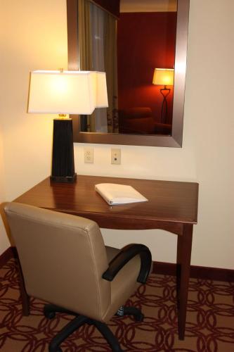 hampton inn and suites wiggins