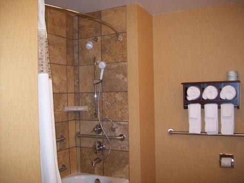 hampton inn and suites wiggins
