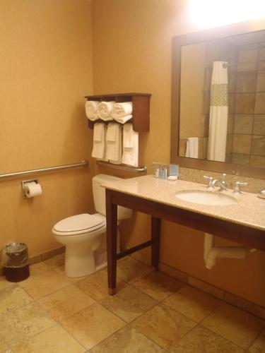 hampton inn and suites wiggins