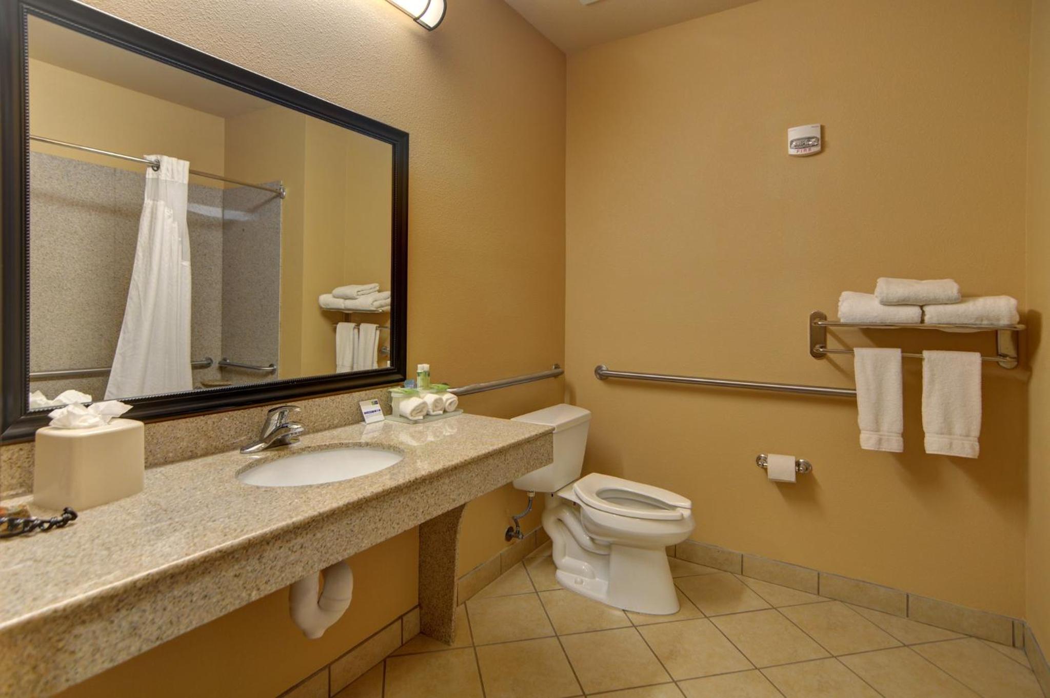holiday inn express and suites altus by ihg
