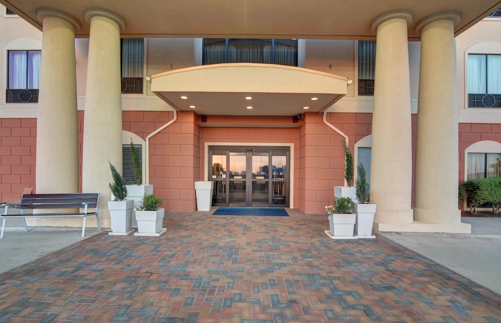 holiday inn express and suites altus by ihg