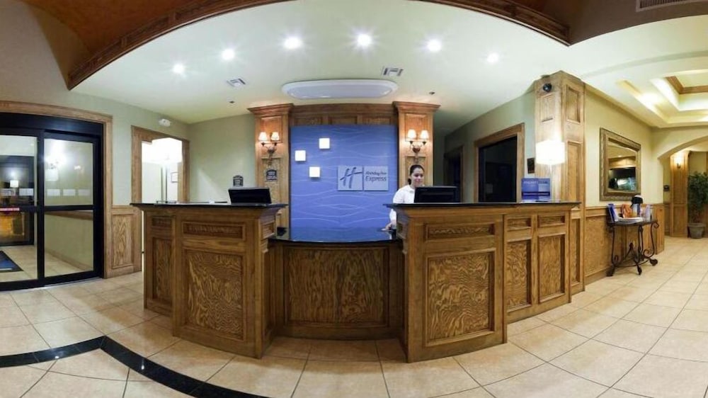 holiday inn express and suites zapata by ihg