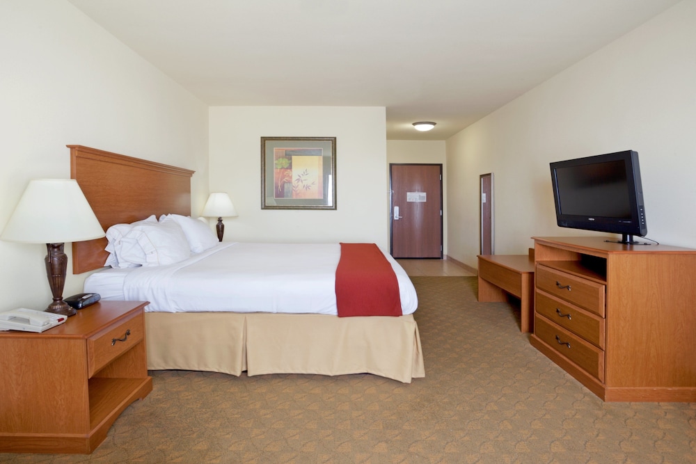 holiday inn express and suites zapata by ihg
