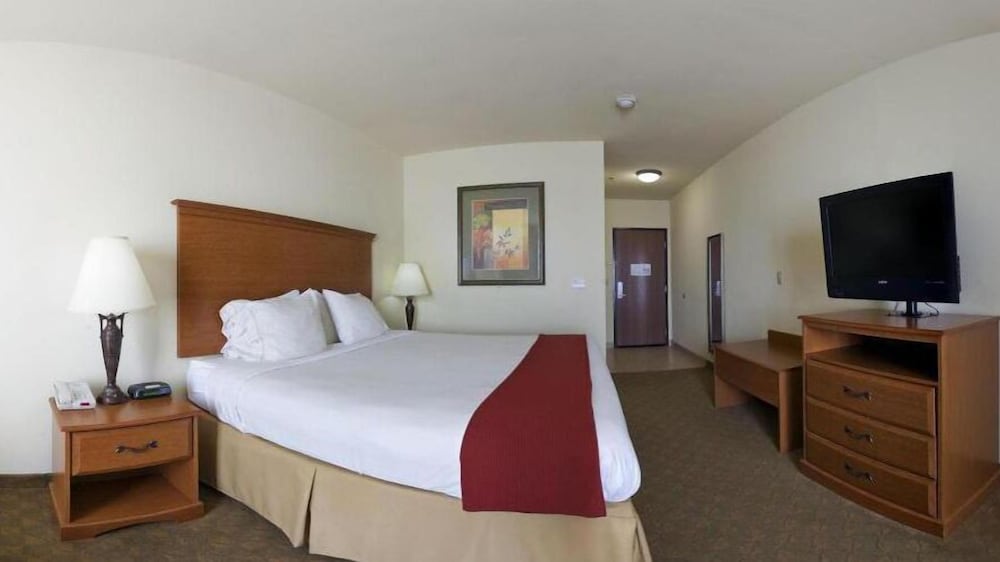 holiday inn express and suites zapata by ihg