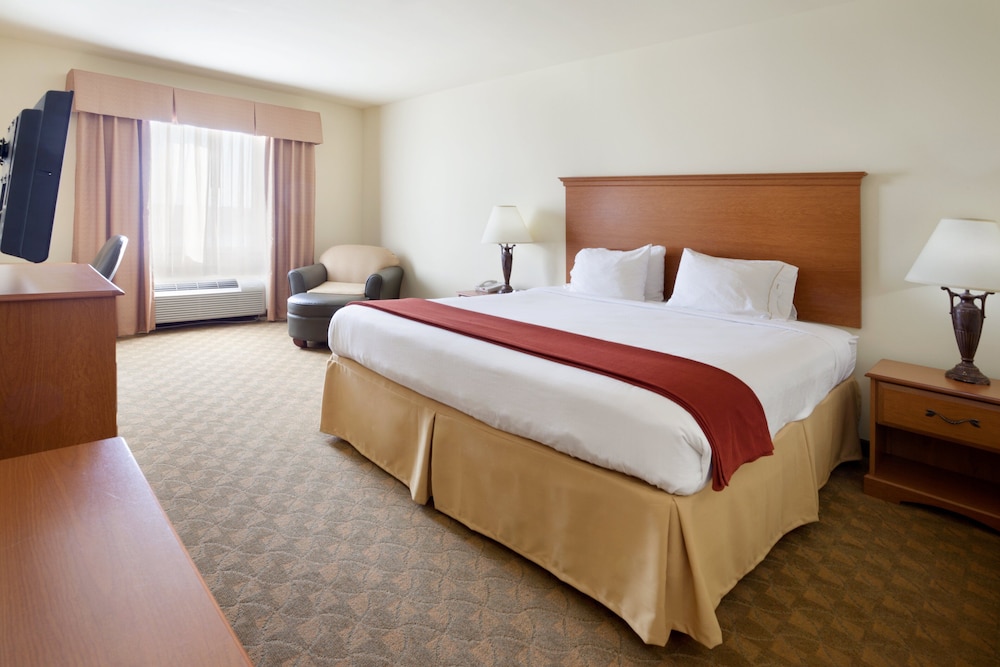 holiday inn express and suites zapata by ihg