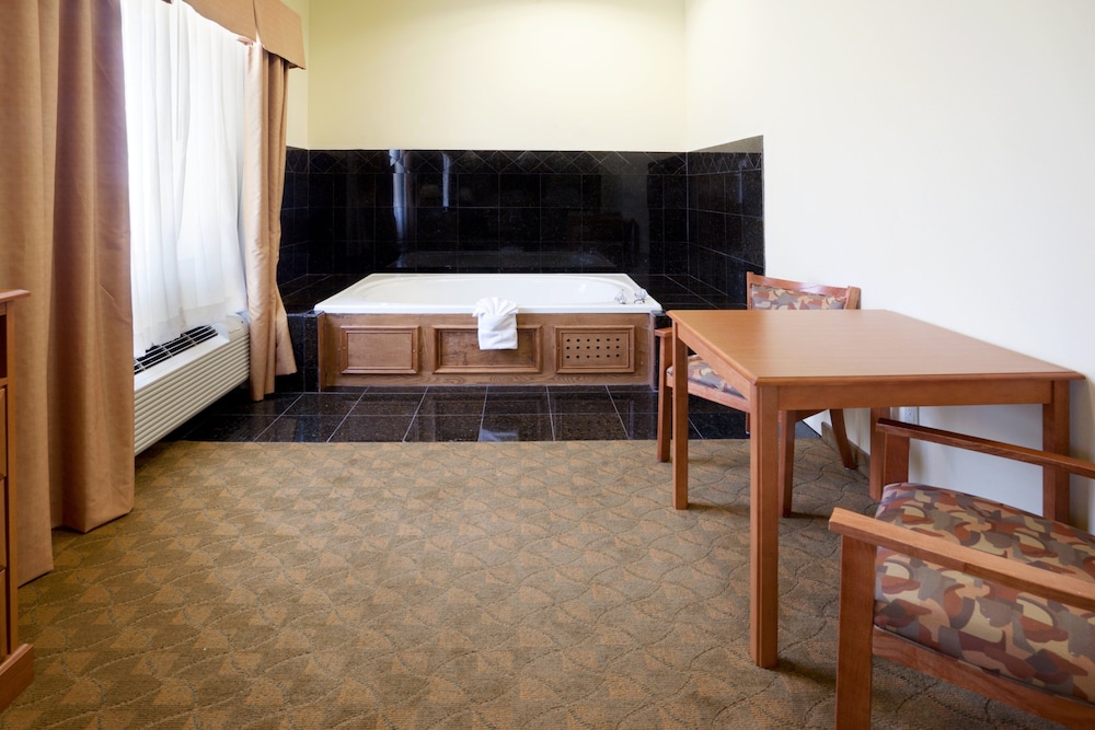 holiday inn express and suites zapata by ihg
