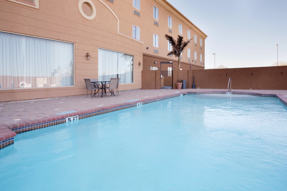 holiday inn express and suites zapata by ihg