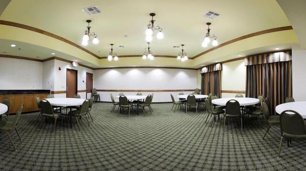 holiday inn express and suites zapata by ihg
