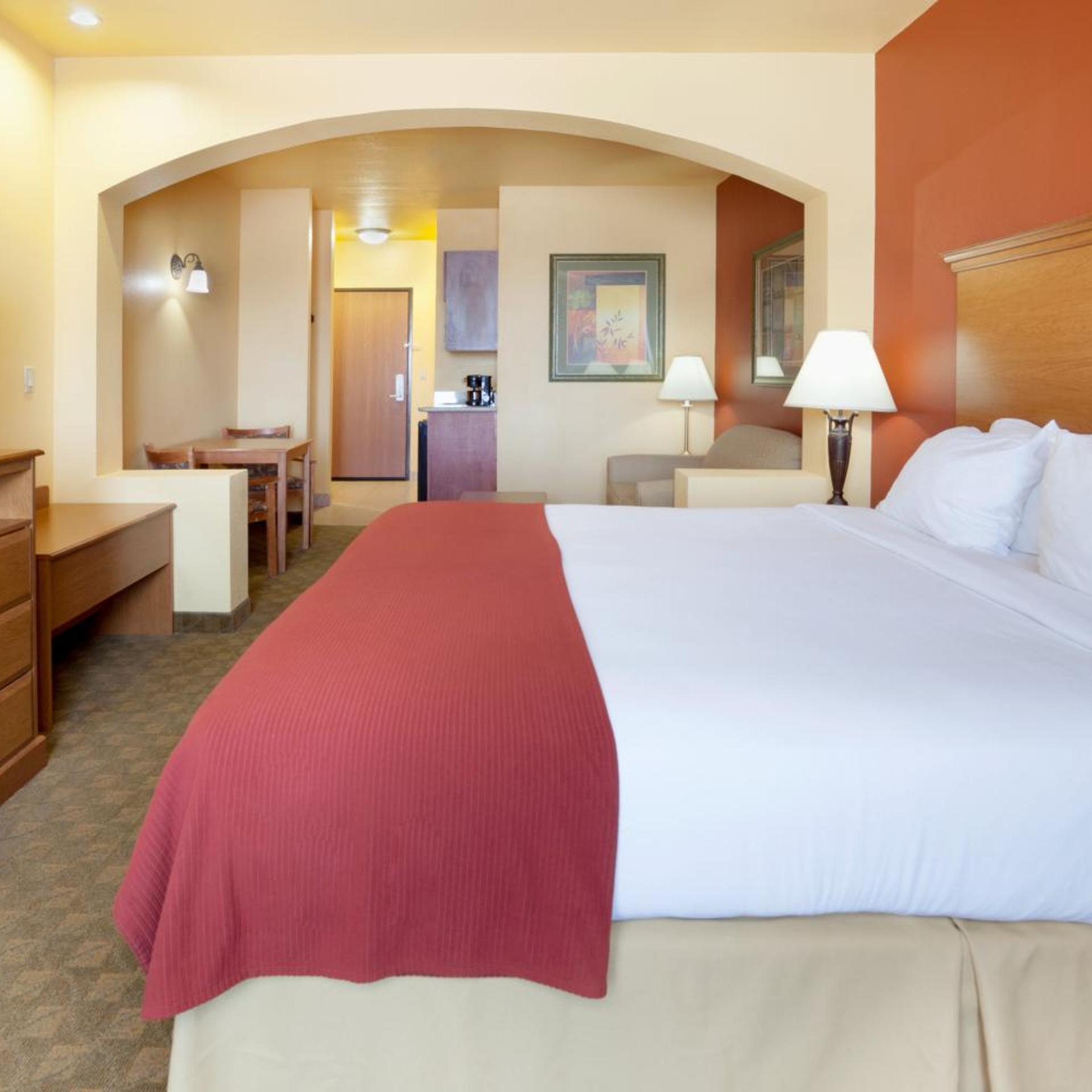 holiday inn express and suites zapata by ihg