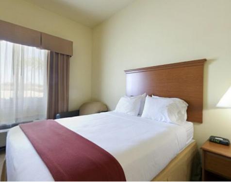 holiday inn express and suites zapata by ihg