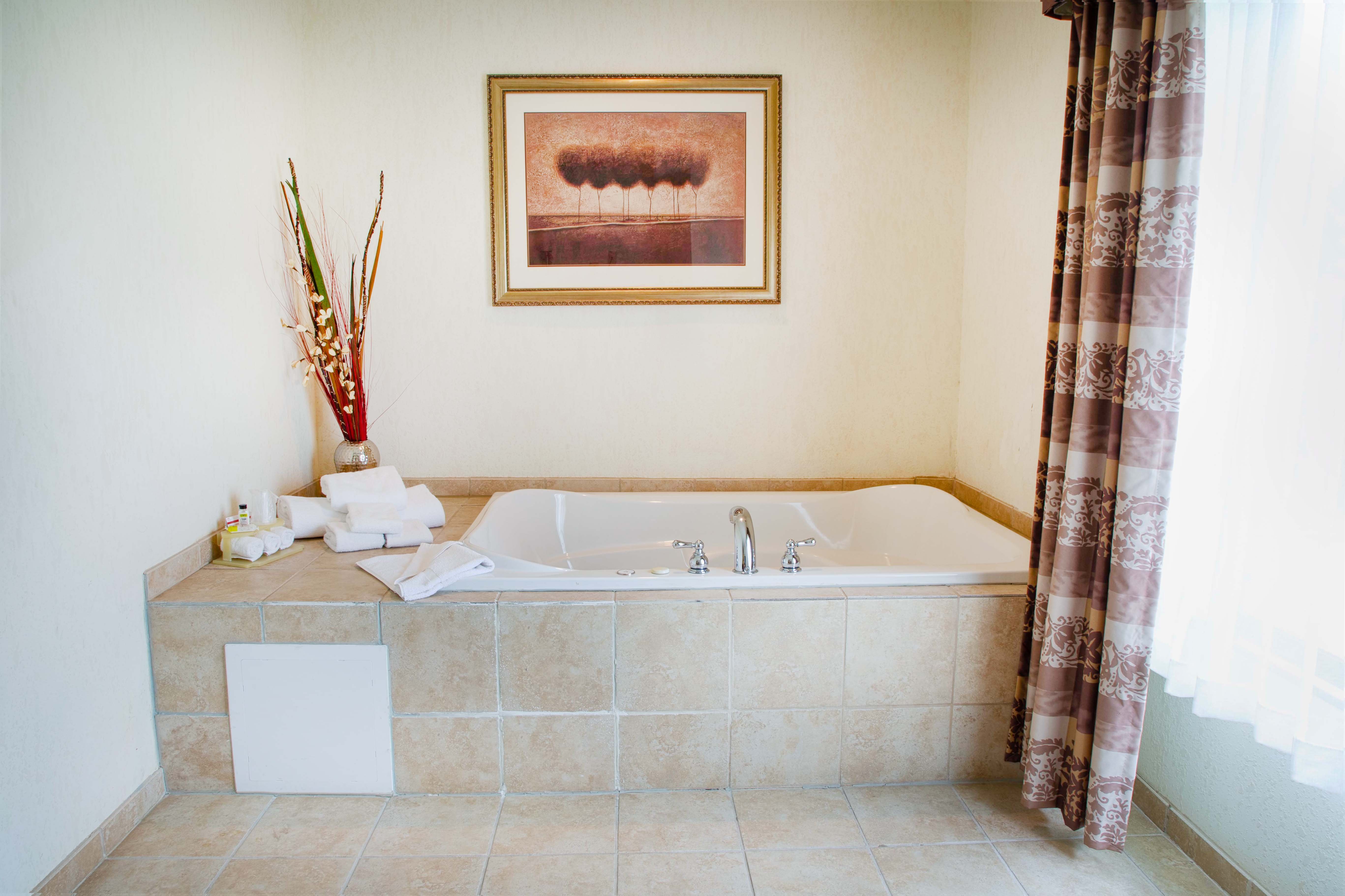 holiday inn express and suites center by ihg