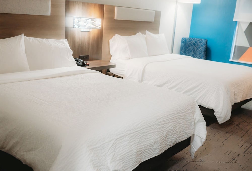 holiday inn express and suites center by ihg