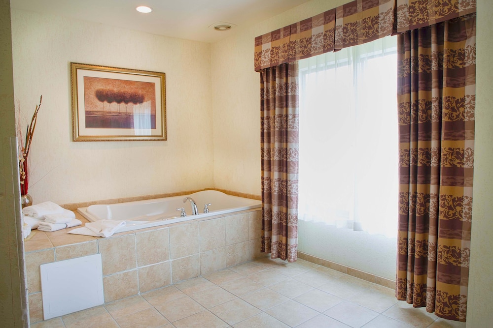 holiday inn express and suites center by ihg