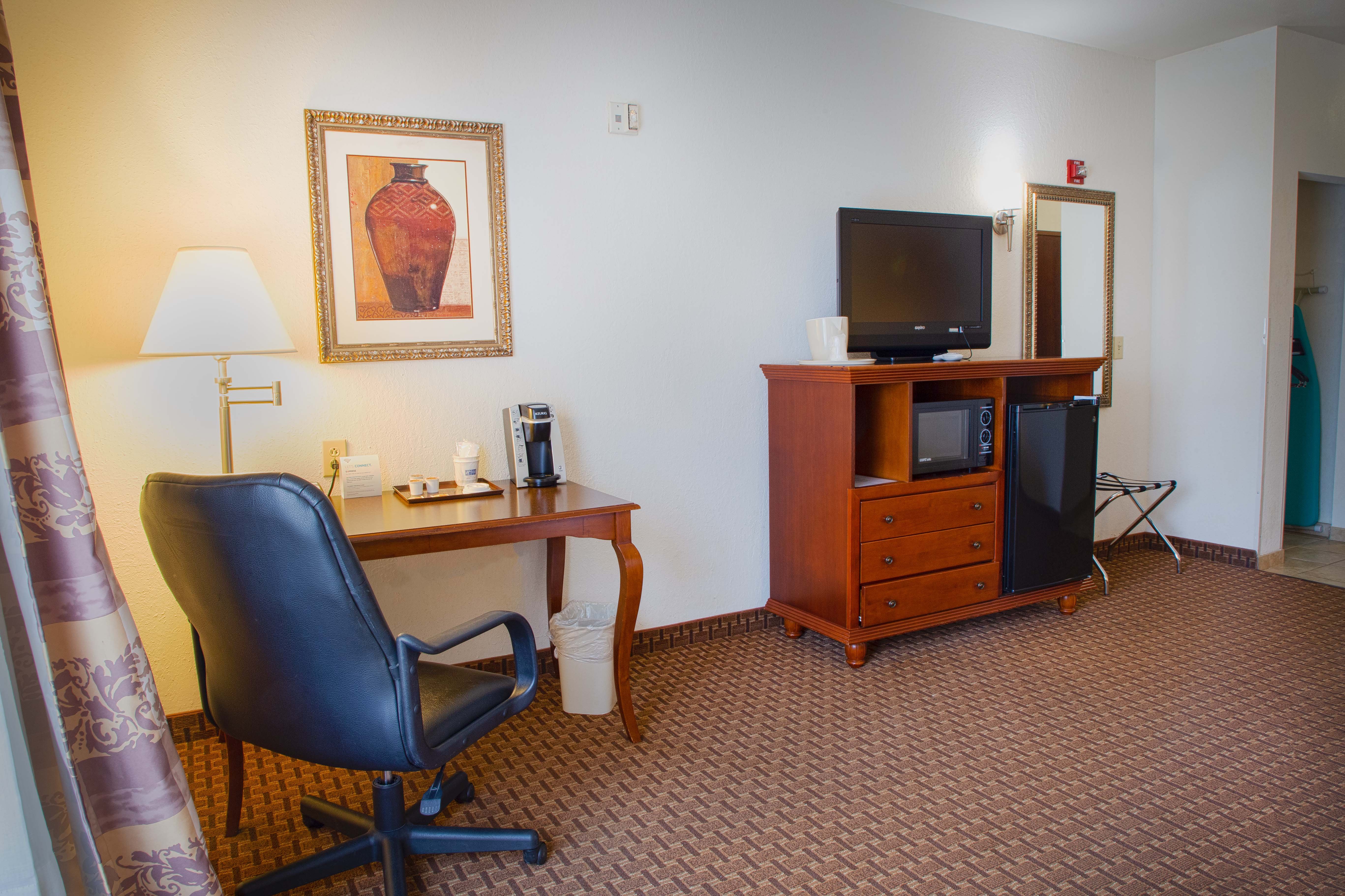 holiday inn express and suites center by ihg