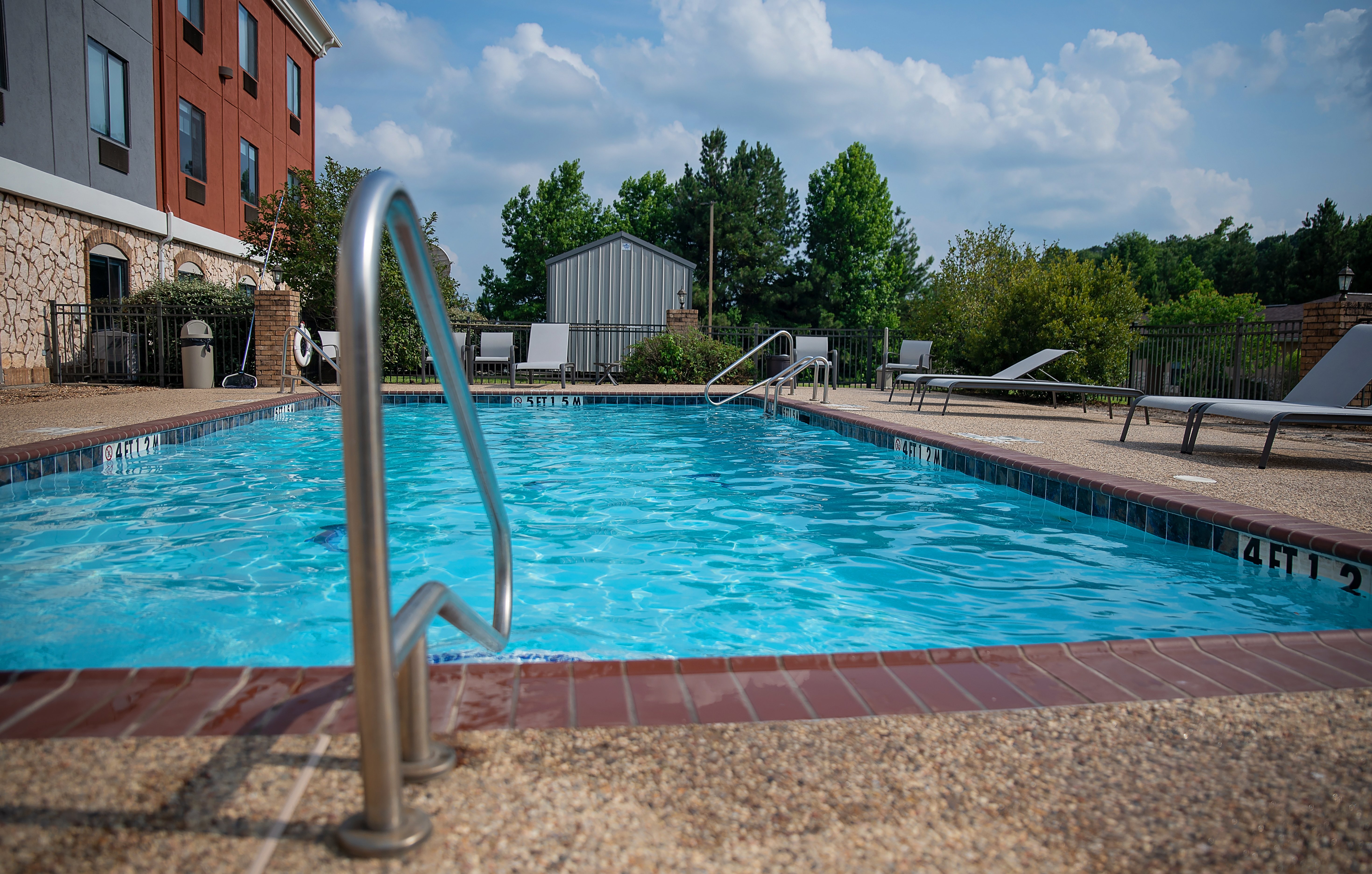 holiday inn express and suites center by ihg