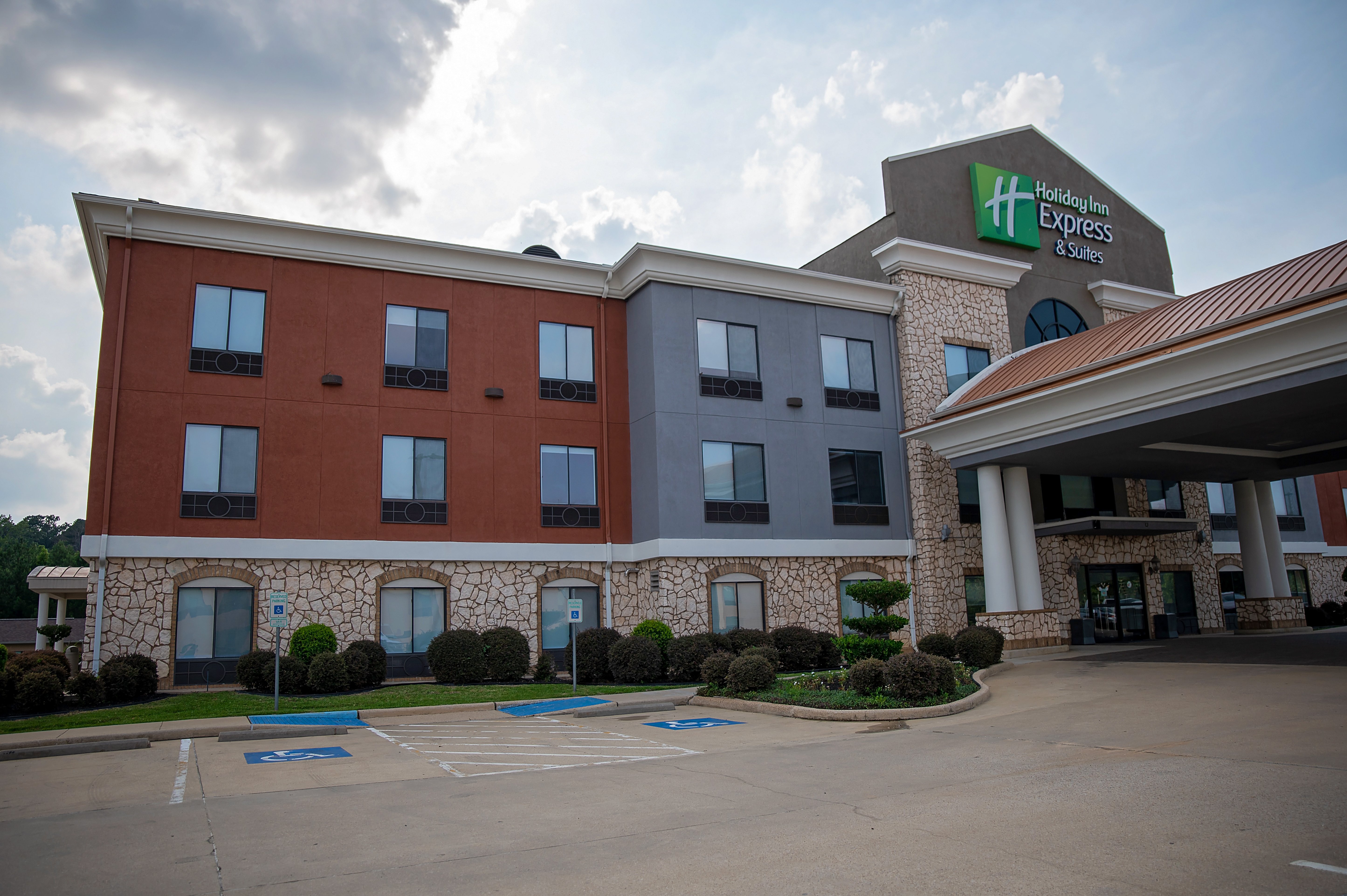 holiday inn express and suites center by ihg