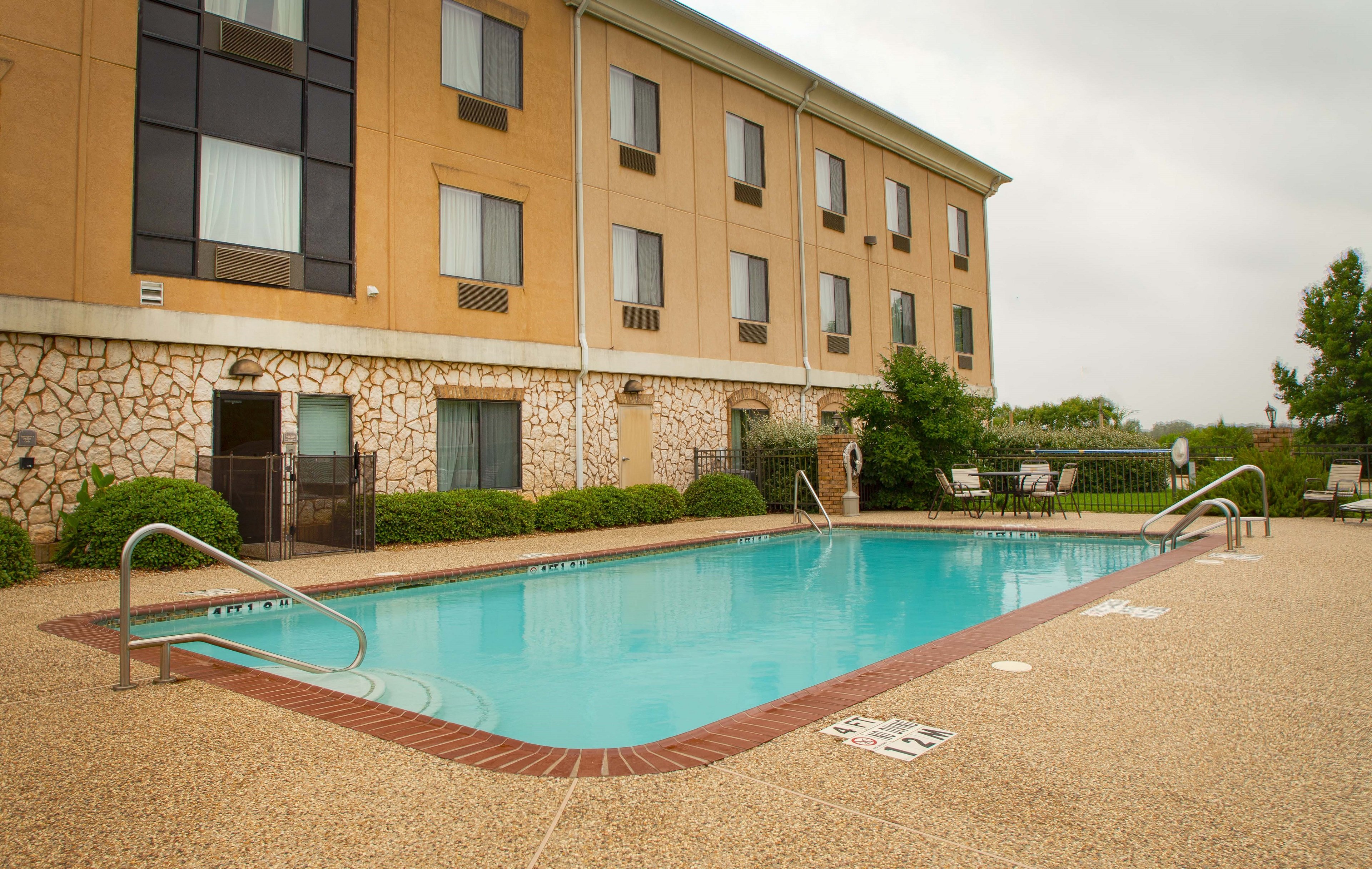 holiday inn express and suites center by ihg