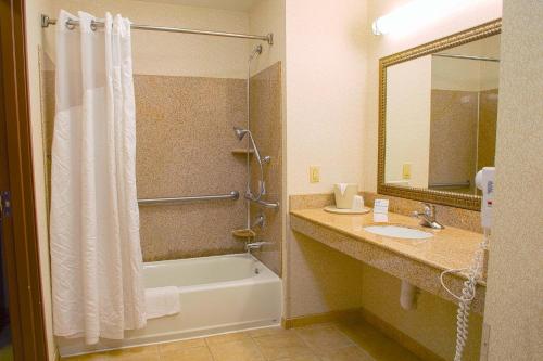 holiday inn express and suites center by ihg