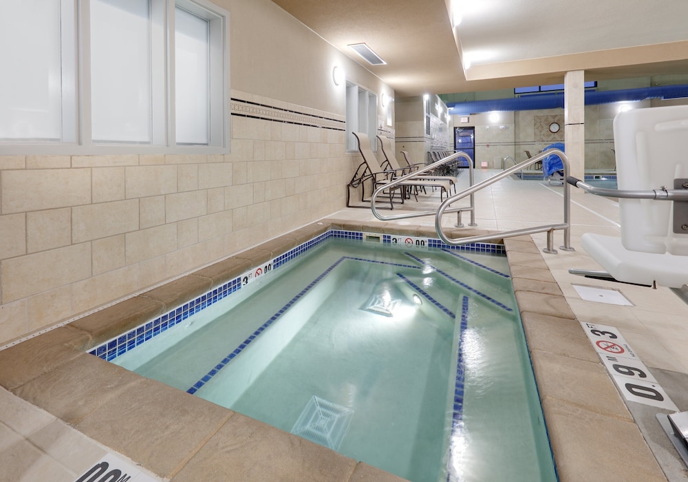 holiday inn express mitchell by ihg