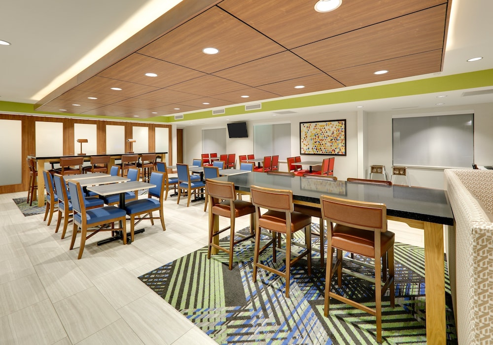 holiday inn express mitchell by ihg