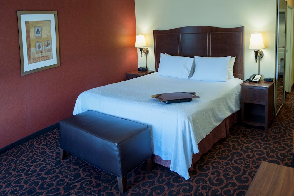 hampton inn and suites watertown