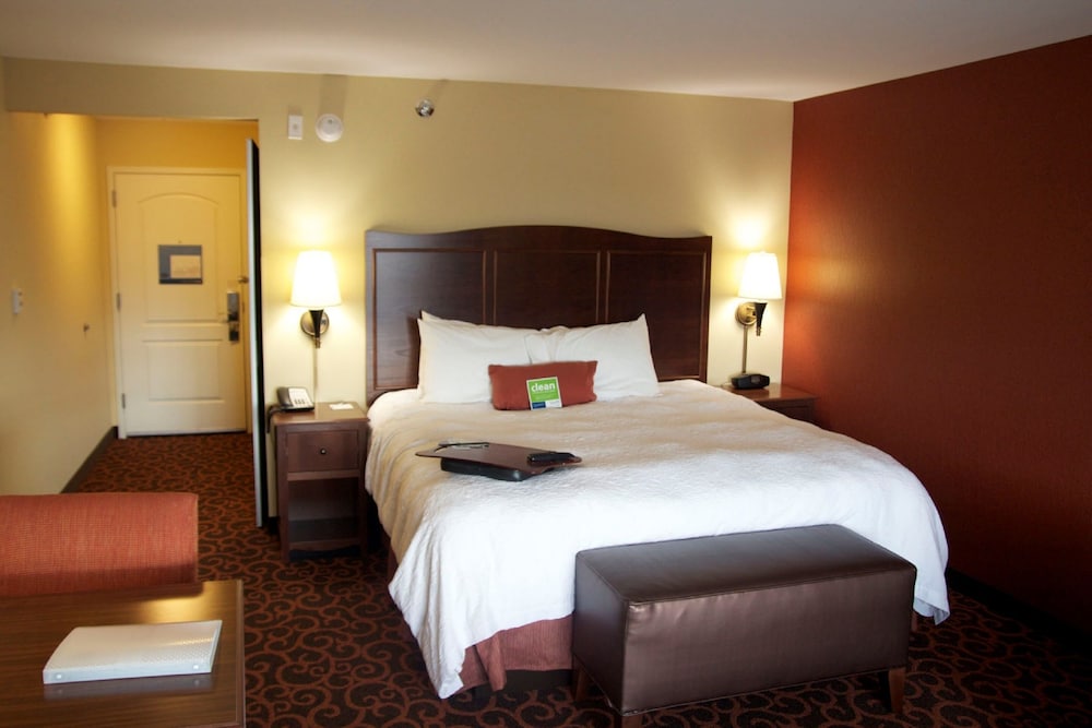 hampton inn and suites watertown