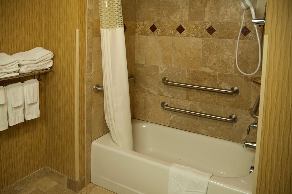 hampton inn and suites watertown