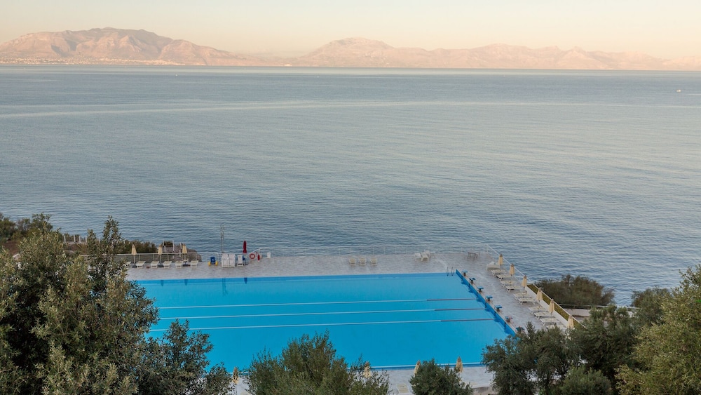 perla del golfo resort